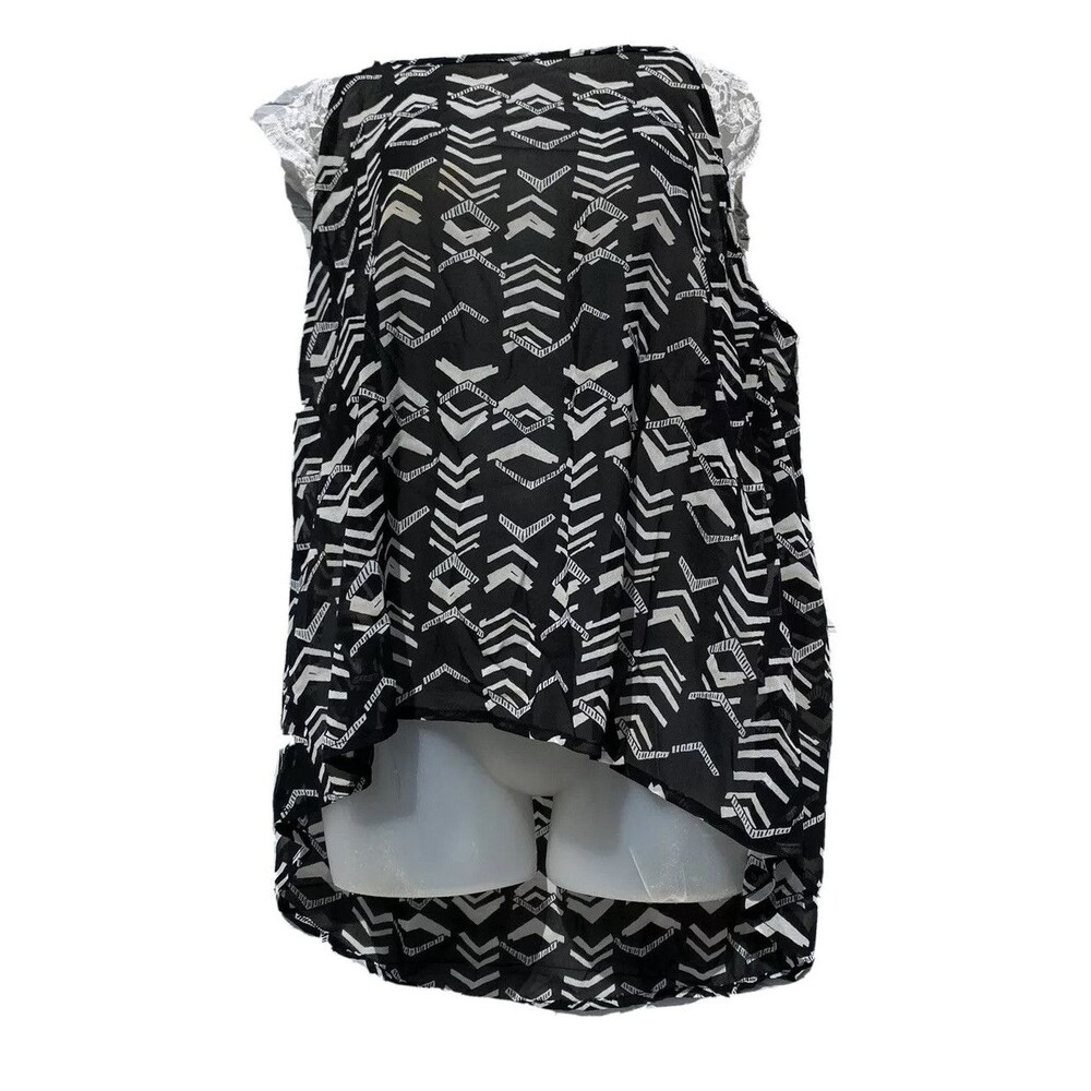 MISS CHIEVOUS Black White Lace Shirt Short Sleeve Abstract Print Jrs Size Large
